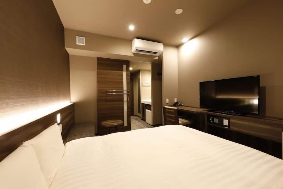 In-room safe, desk, iron/ironing board, free WiFi