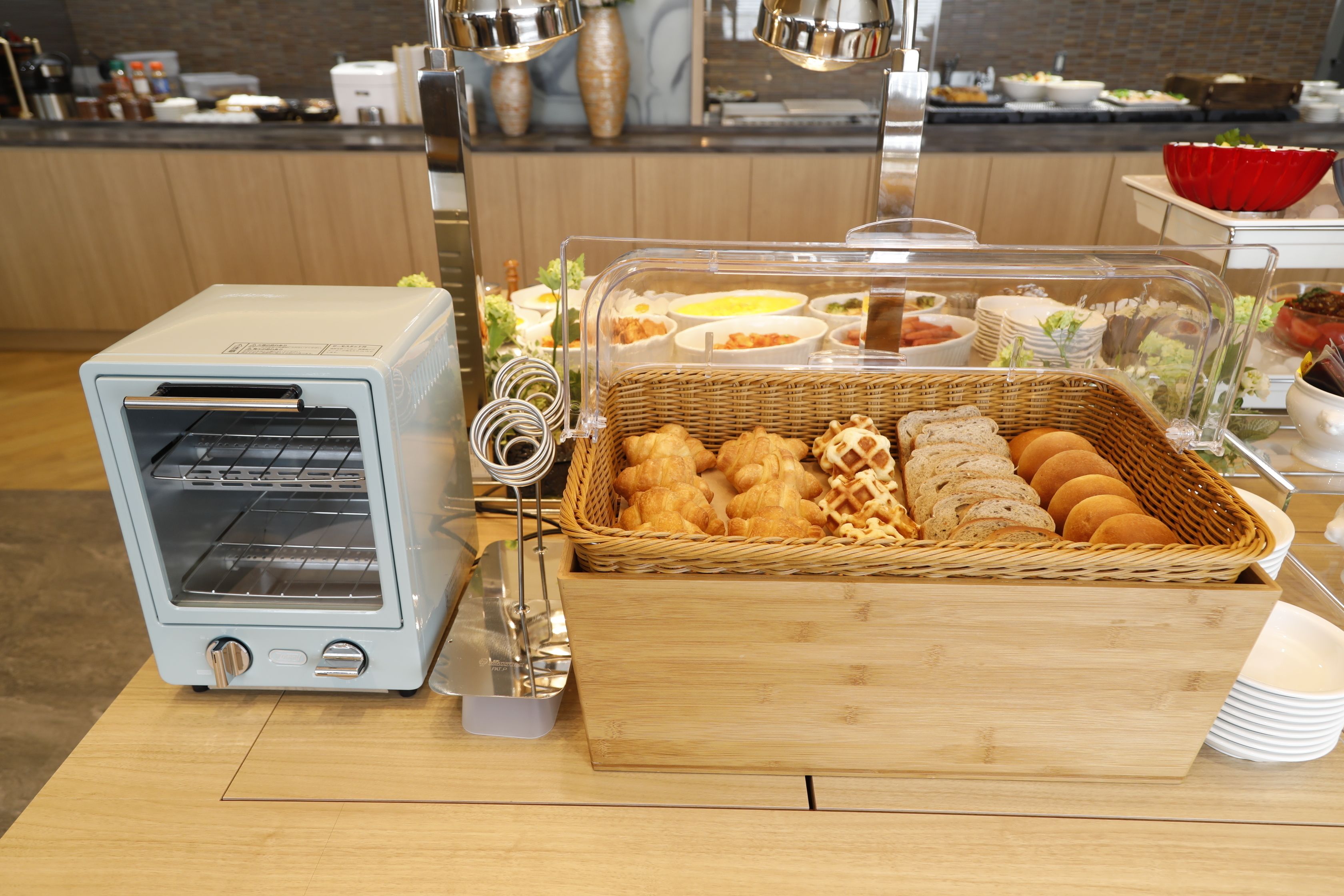 daily buffet breakfast (jpy 2500 per person)