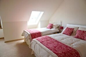 Double Room (Room 4) | Memory foam beds, individually decorated, individually furnished - Bamflatt Farm B&B (Strathaven)