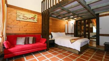 Deluxe Quadruple Room | Desk, free WiFi, bed sheets, wheelchair access