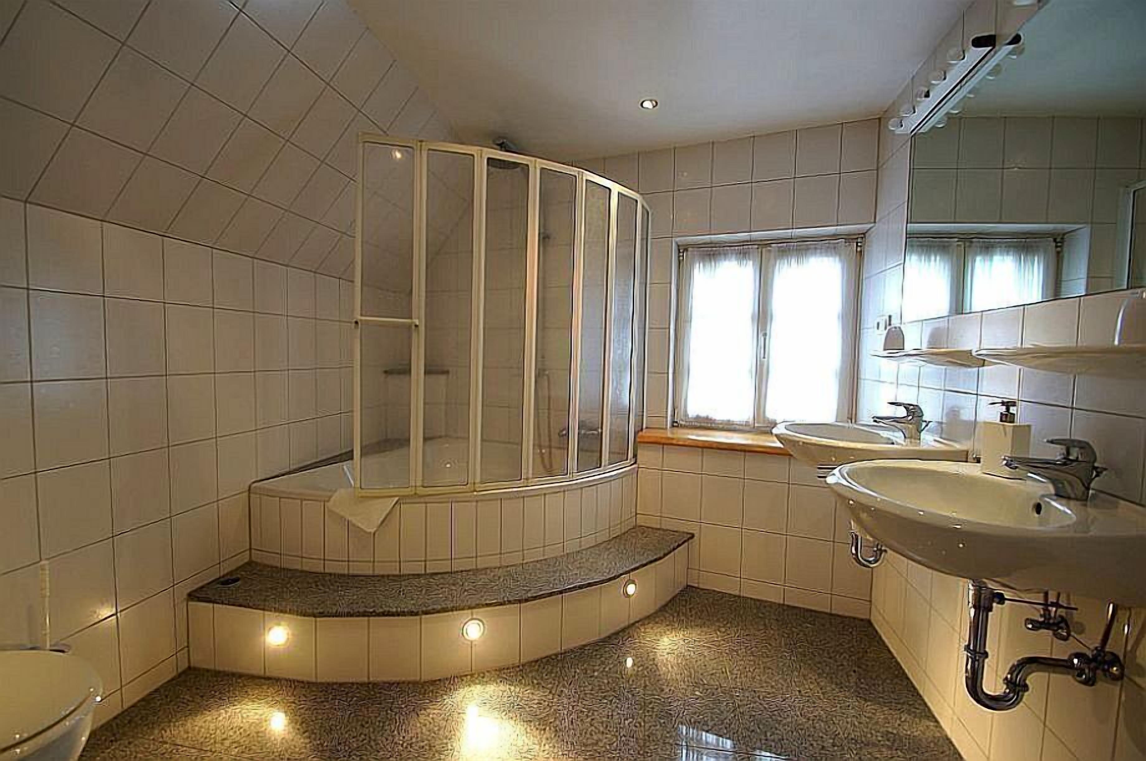 shower, free toiletries, towels