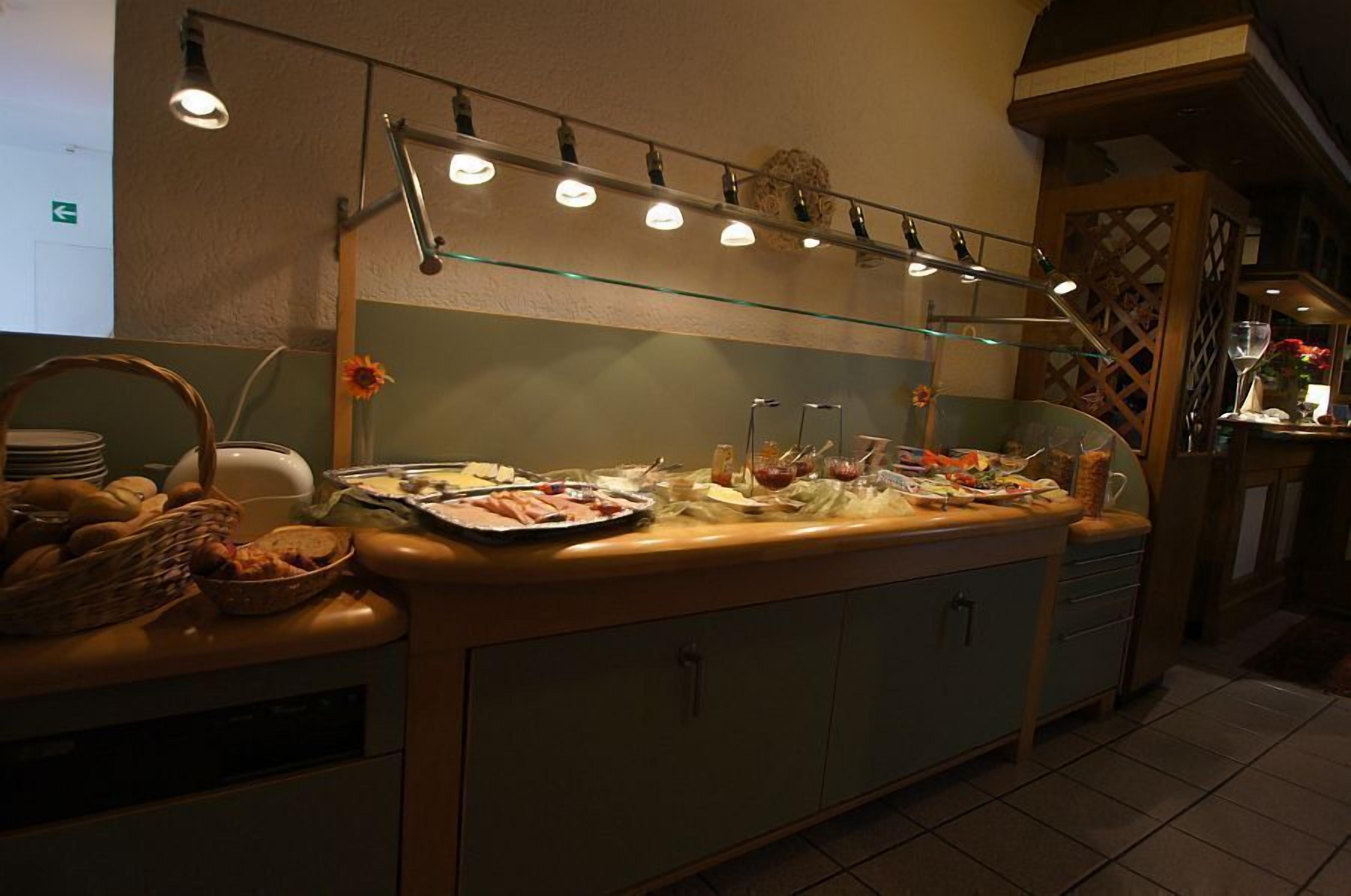 daily buffet breakfast for a fee