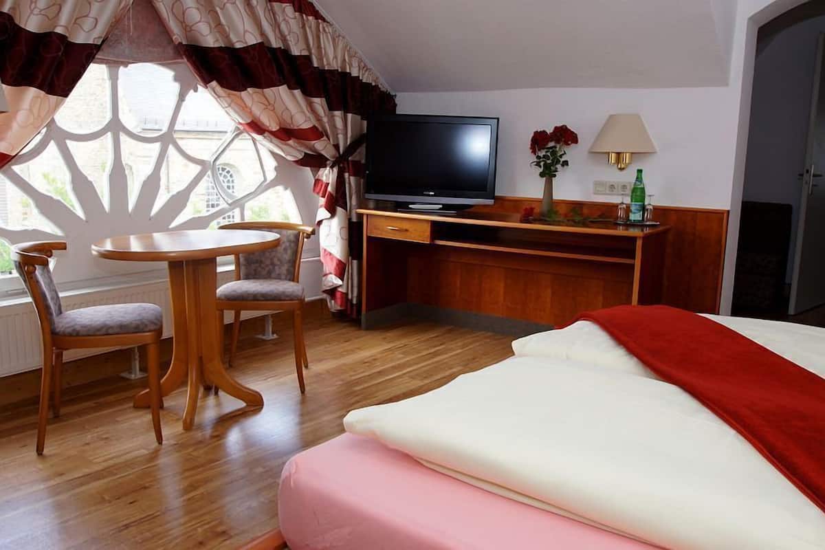 Basic Double Room | Desk, blackout drapes, WiFi (free), bed sheets