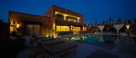 奢華別墅, 多張床, 泳池景觀 | 露台/庭院