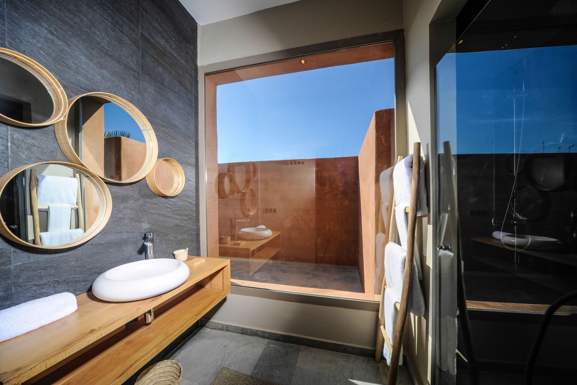 Douche, douche cascade, articles de toilette (gratuits)