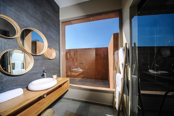 Dusche, Regendusche, kostenlose Toilettenartikel, Haartrockner
