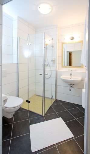 Shower, hair dryer, heated floors, towels - Pension Einsiedl (Ottenschlag)