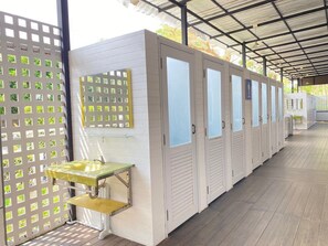 Pearl Room (Shared Bathrooms) | Bathroom