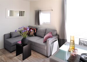 Deluxe Mobile Home, 3 Bedrooms | Living area - Camping Spa d'Or (Jalhay)