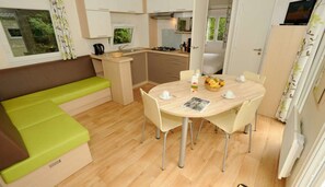 Superior Mobile Home, 3 Bedrooms | In-room dining - Camping Spa d'Or (Jalhay)
