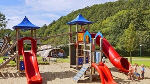 Área de juegos infantiles al aire libre