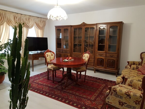 Vintage Apartment | Living room