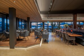 Breakfast, lunch and dinner served - Oesterdam Resort (Tholen)