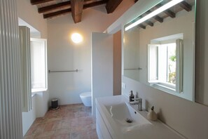 Apartment, 1 Bedroom | Bathroom | Towels - Casa Raffaello (Fossombrone)