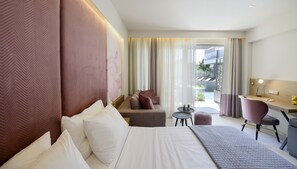 Deluxe Suite, Pool View | Terrace/patio