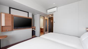 Deluxe Twin Room, Non Smoking | Desk, blackout drapes, iron/ironing board, free WiFi