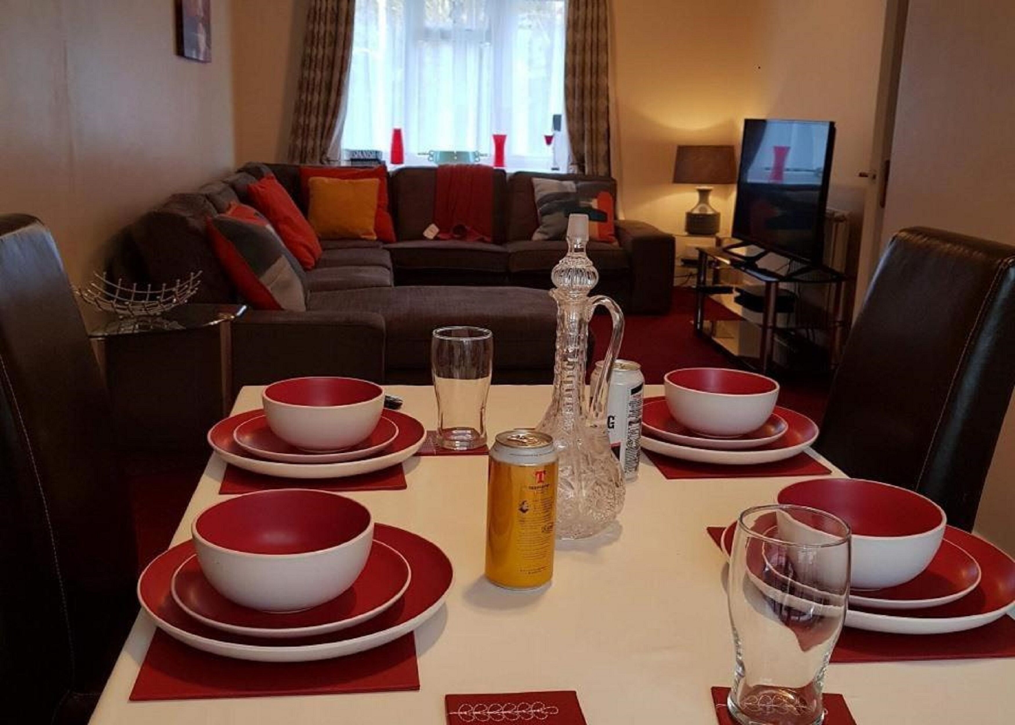 Nhà hạng Business, phòng tắm riêng (4 Bedr Corporate Housing) | Phòng ăn