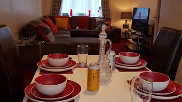 Nhà hạng Business, phòng tắm riêng (4 Bedr Corporate Housing) | Phòng ăn