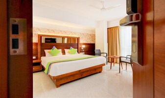 Business Single Room | Hypo-allergenic bedding, in-room safe, laptop workspace, blackout drapes