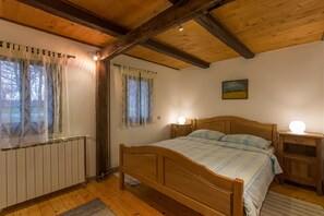 Soba Jela | Individually decorated, individually furnished, rollaway beds, free WiFi - Pension Kezele (Ivanic-Grad)
