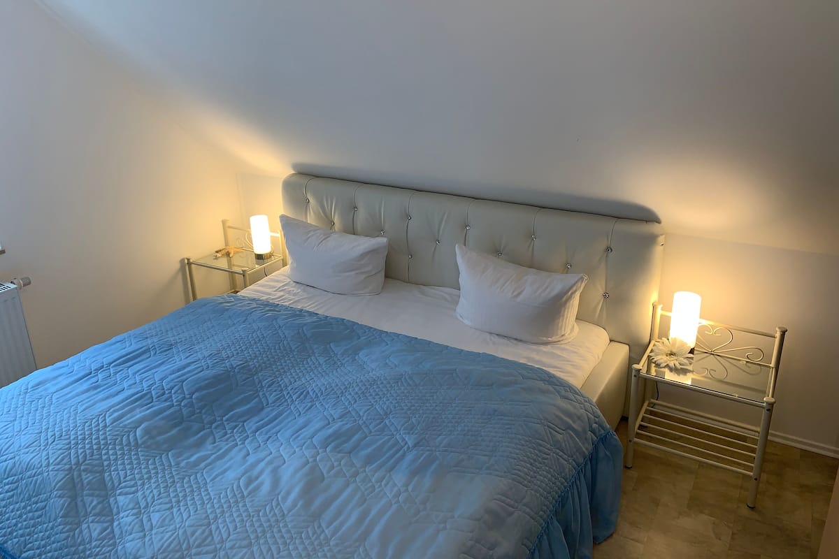 Townhouse, 1 Tempat Tidur King, Bebas Asap Rokok, pemandangan kebun | 1 kamar tidur, seprai antialergi, kedap suara, dan Wi-Fi gratis