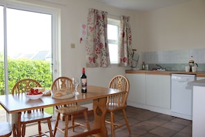 Cottage, 3 Bedrooms | Private kitchen