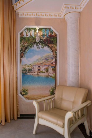 Premium-Suite, 2 Schlafzimmer | Zimmersafe, Schreibtisch, schallisolierte Zimmer, Bügeleisen/Bügelbrett