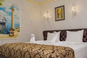 尊榮套房, 2 間臥室 | 客房內保險箱、書桌、隔音、熨斗/熨衣板