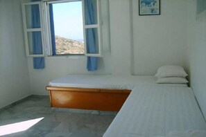 1 habitación, escritorio y espacio para trabajar con laptop 
