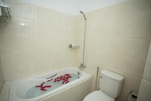 Dusche, kostenlose Toilettenartikel, Haartrockner, BademÀntel