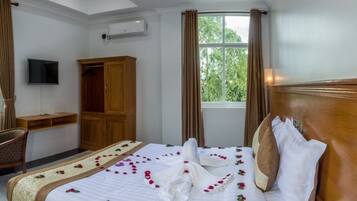 Deluxe Double Room | Minibar, desk, free WiFi