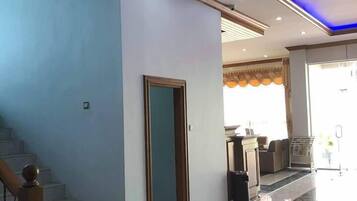 المنشأة من الداخل