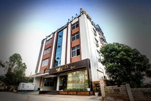 Fachada de la propiedad