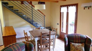 Apartment, 2 Bedrooms | In-room dining