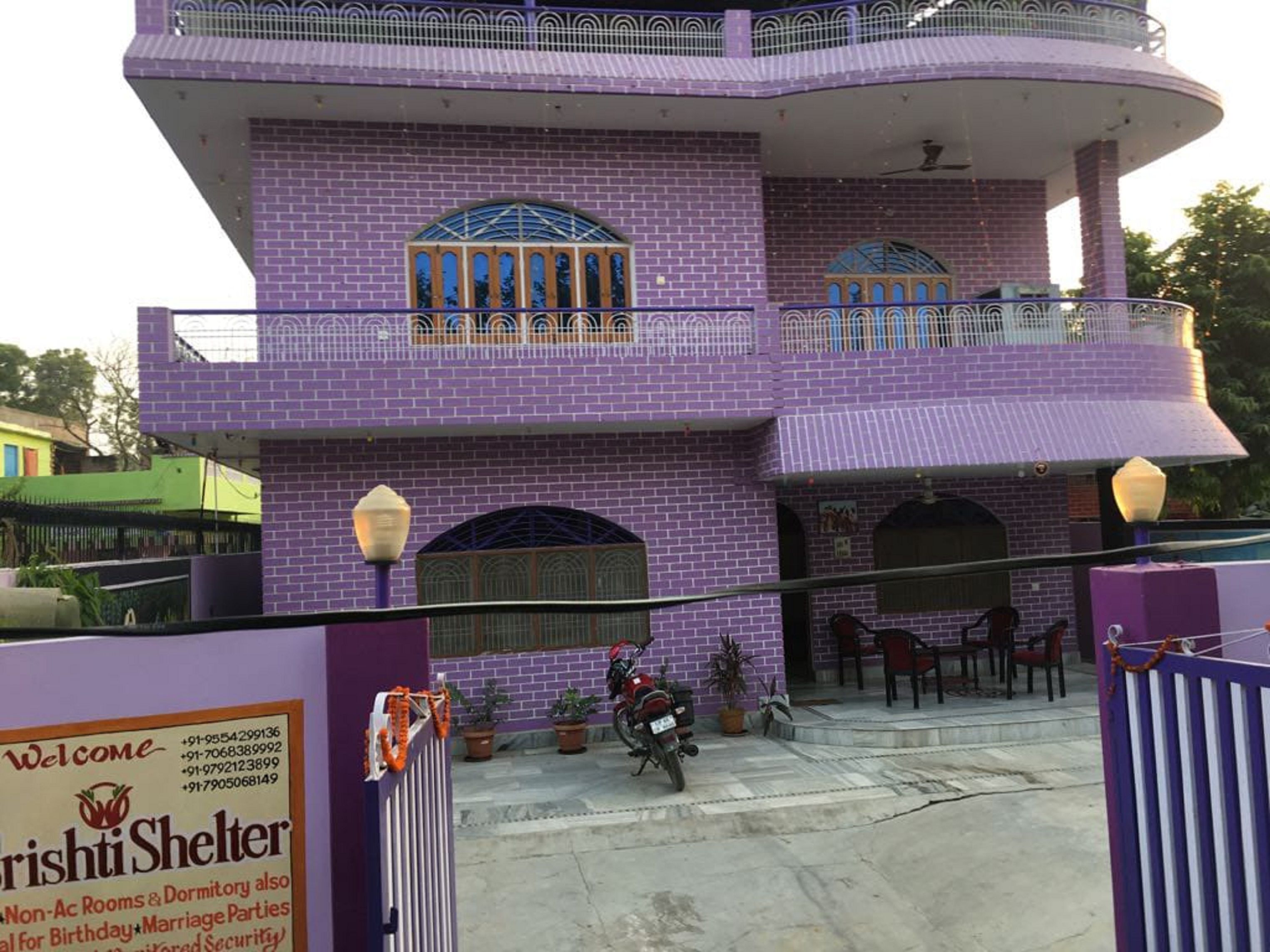 Entrada al alojamiento