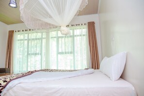 Quarto casal luxo | 2 quartos, cofres nos quartos, cortinas blackout, quartos à prova de som
