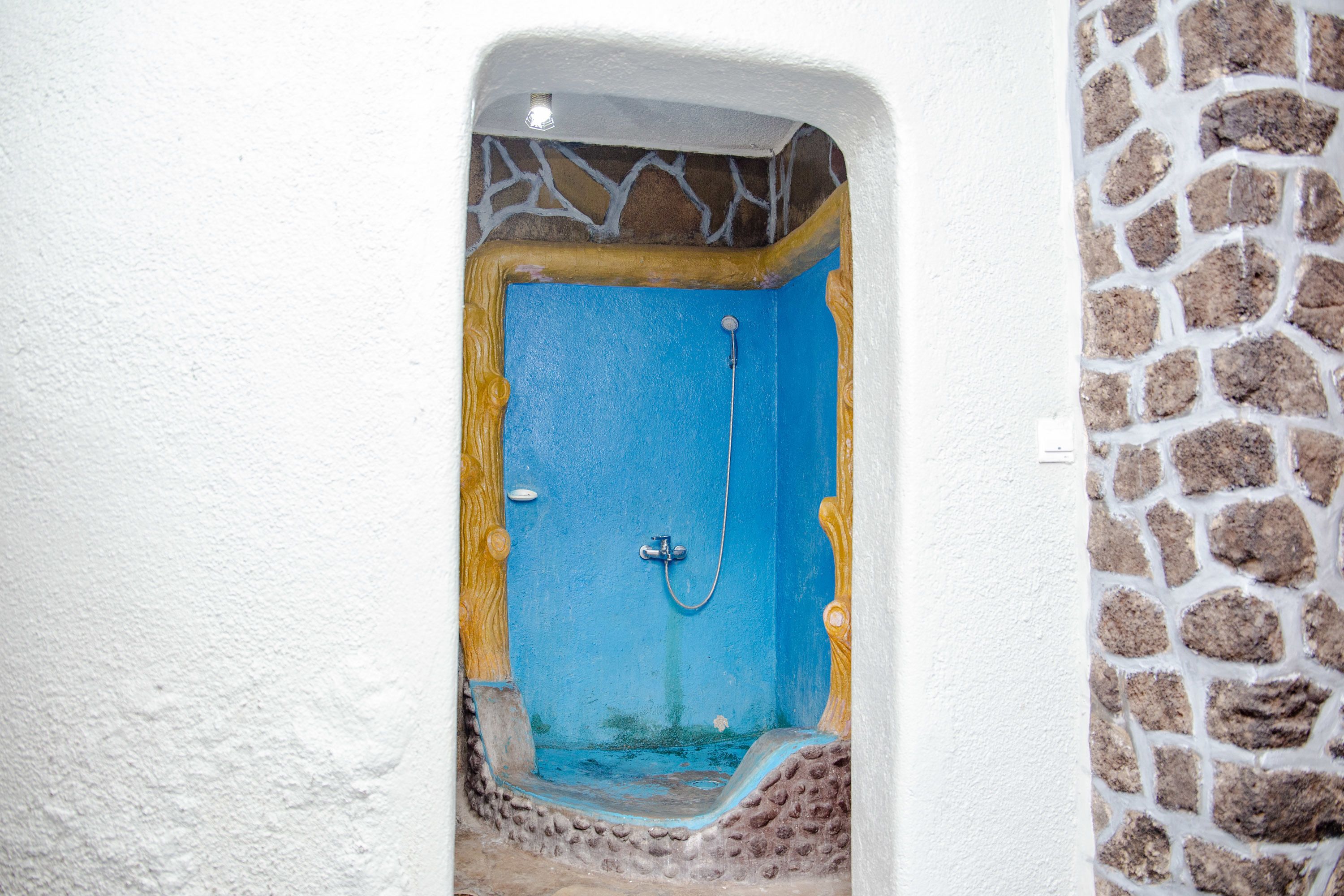 Standard Double Room | Bathroom shower