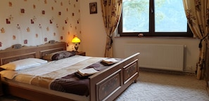 Comfort Double Room, 1 Queen Bed, Mountain View, Mountainside (Rustic) | Frette Italian sheets, premium bedding, Select Comfort beds - Comfort and Views (Hermagor-Pressegger See)