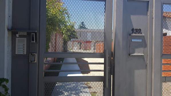 Exterior detail - Lugones (Ezeiza)