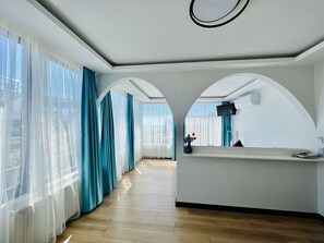 Minibar, caja de seguridad en la habitación y sistema de insonorización 