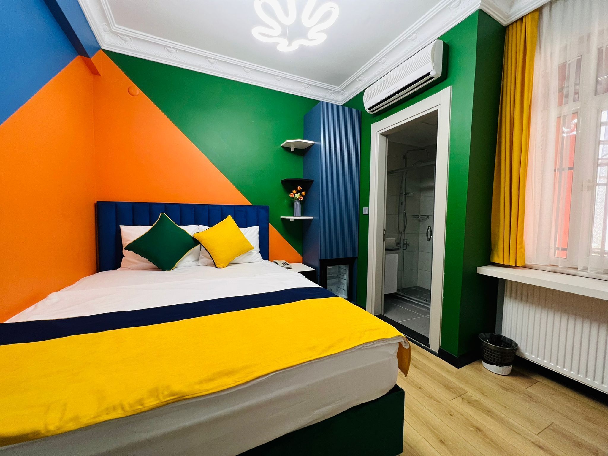 economy double room | 1 bedroom, minibar, in-room safe, soundproofing