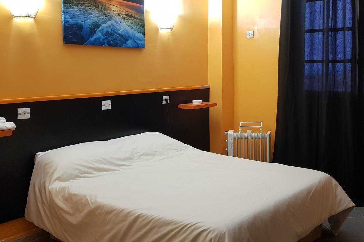Basic Double or Twin Room, Smoking, Partial Sea View | Minibar, desk, iron/ironing board (on request)