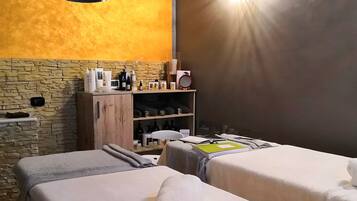 Couples treatment rooms, sauna, hot tub, steam room, Turkish bath