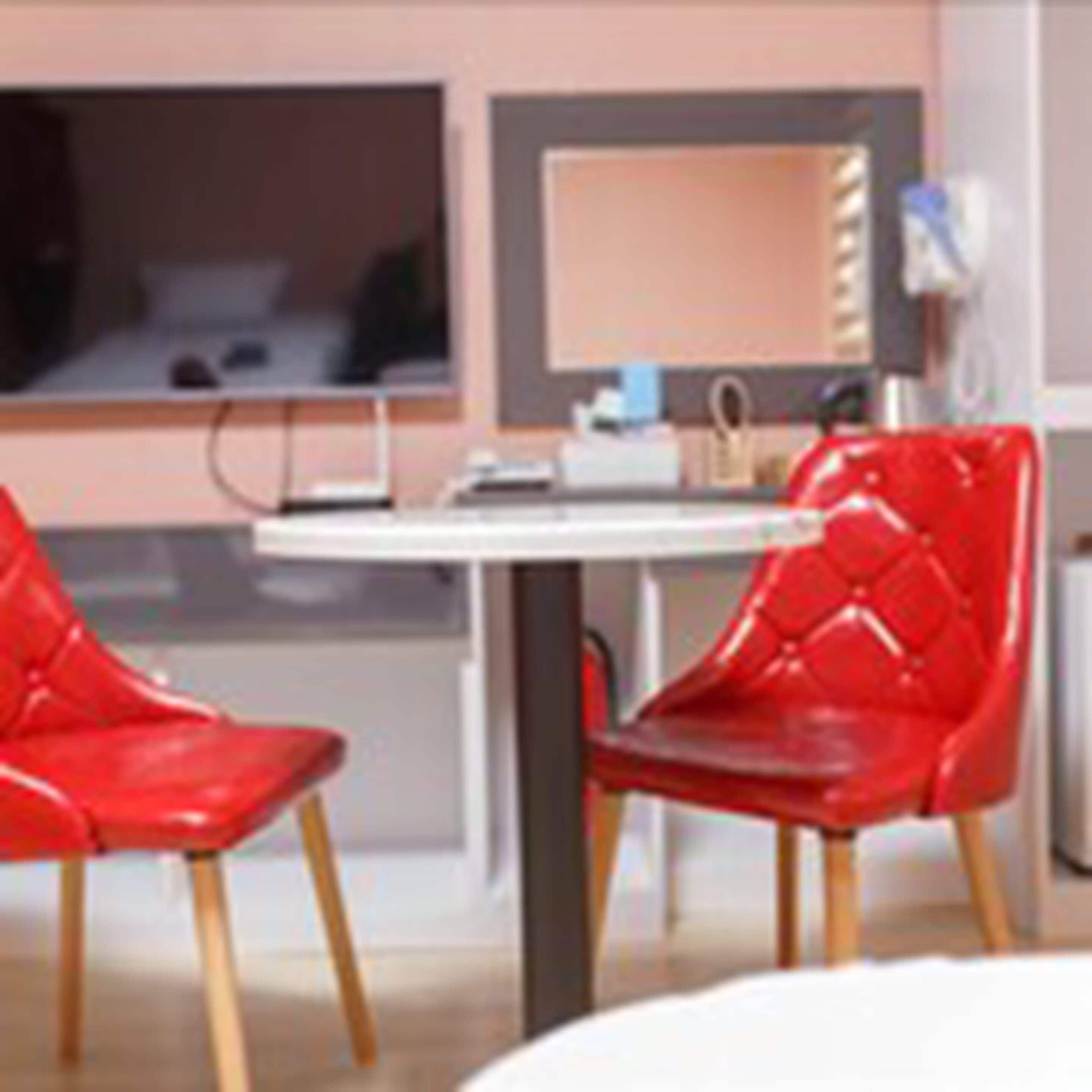 twin room, bathtub | room amenity