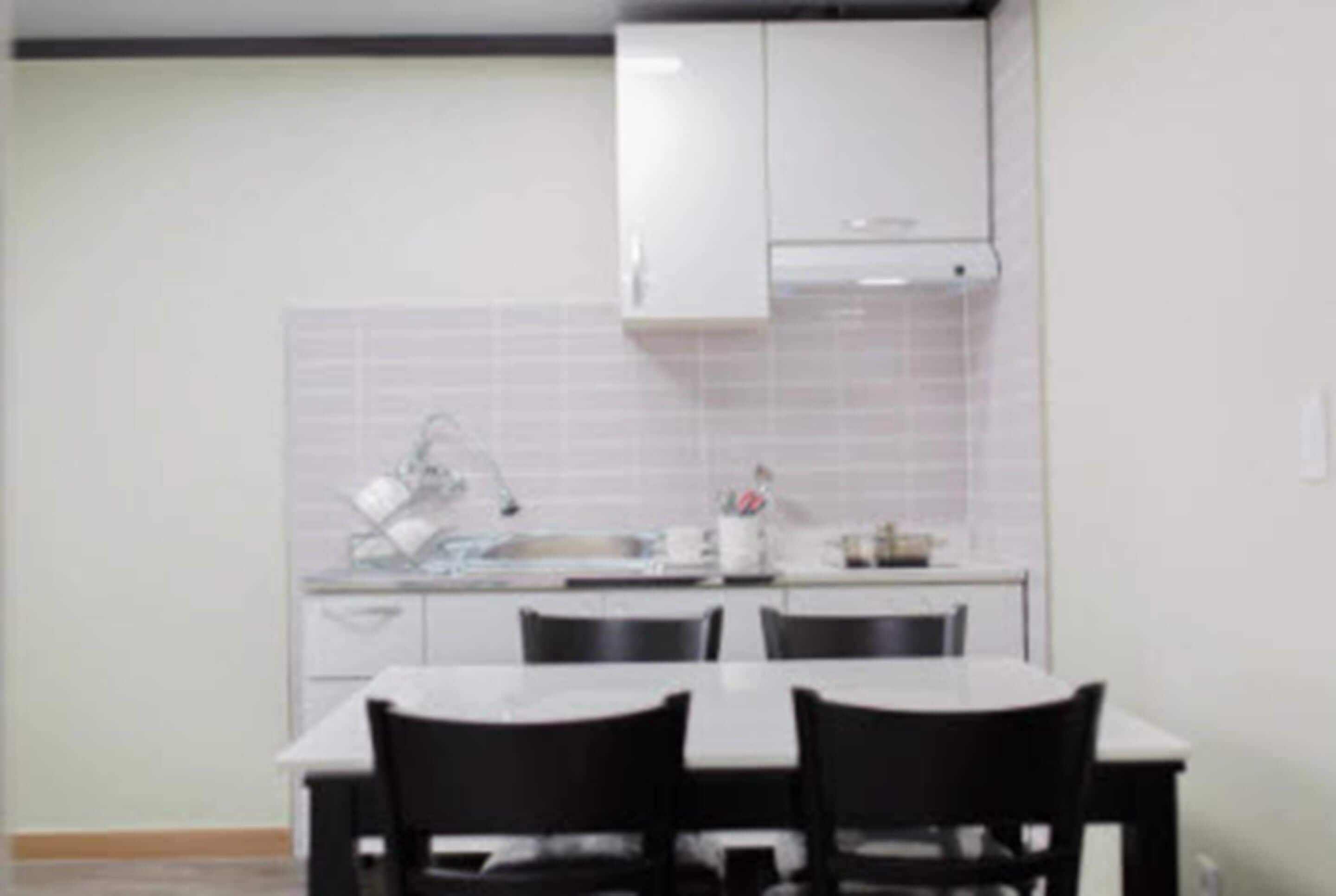 twin room, kitchenette | desk, free wifi