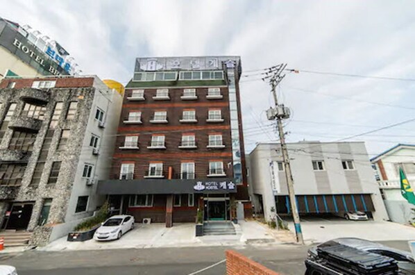 واجهة المنشأة