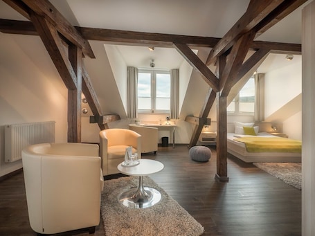Junior Suite | 1 bedroom, in-room safe, desk, soundproofing