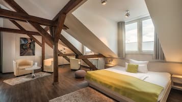 Junior Suite | In-room safe, desk, soundproofing, cribs/infant beds