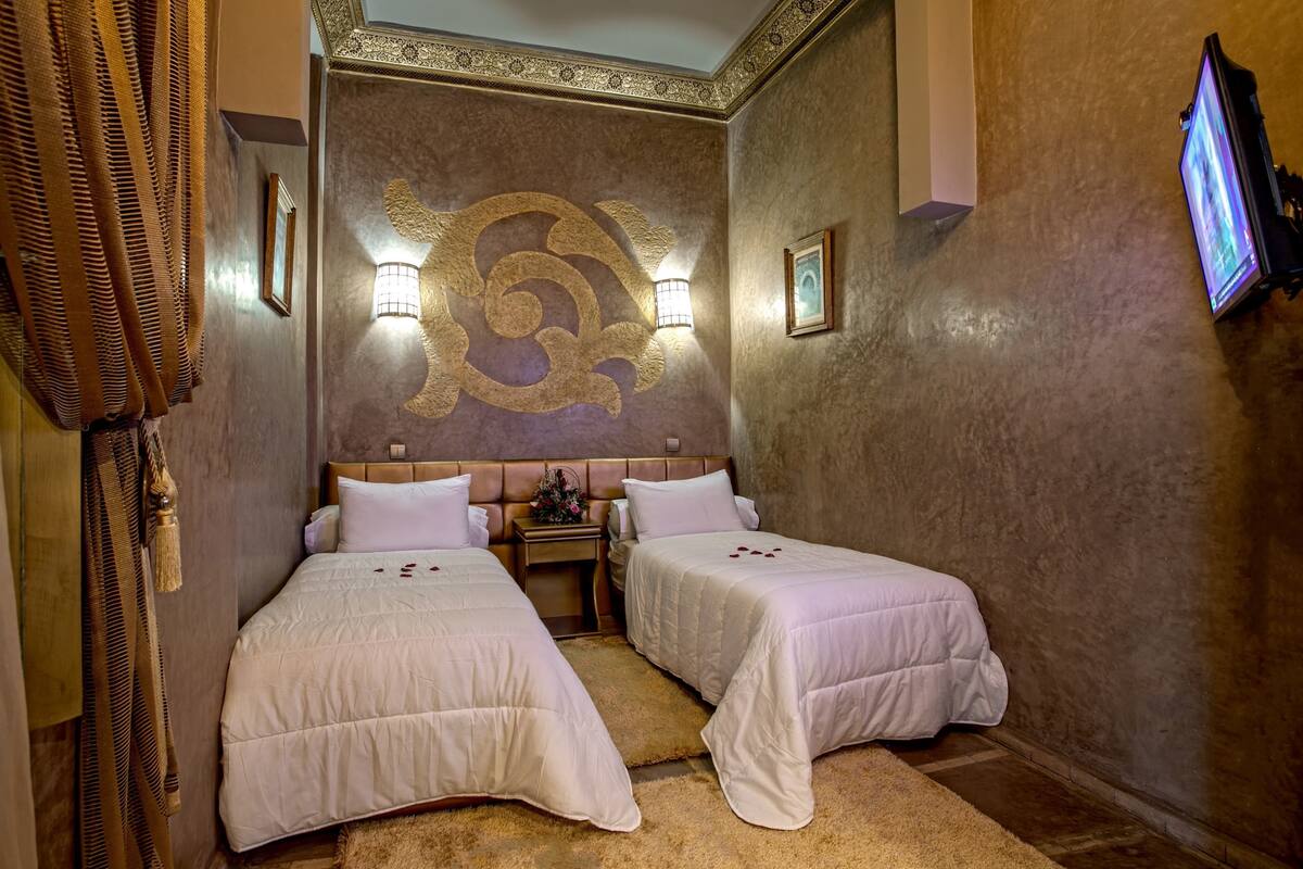 Comfort Twin Room, 2 Single Beds, Non Smoking (Menara) | In-room safe, blackout curtains, iron/ironing board (on request)