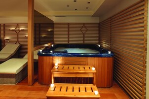 Bañera de hidromasaje interior